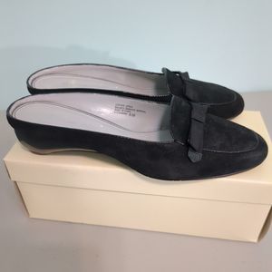 Etinne Aigner women shoes Size 8.5 chairman suede black slip on bow prep…